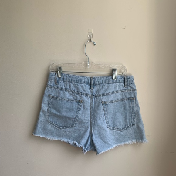 Forever 21 Denim Shorts 💙 - Picture 2 of 5